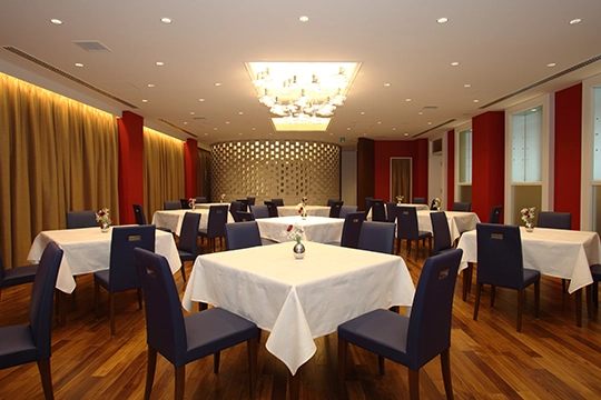 レストラン エスコフィエ(ホール)