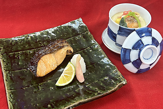 ノルウェーサーモンの塩焼き＆茶碗蒸し